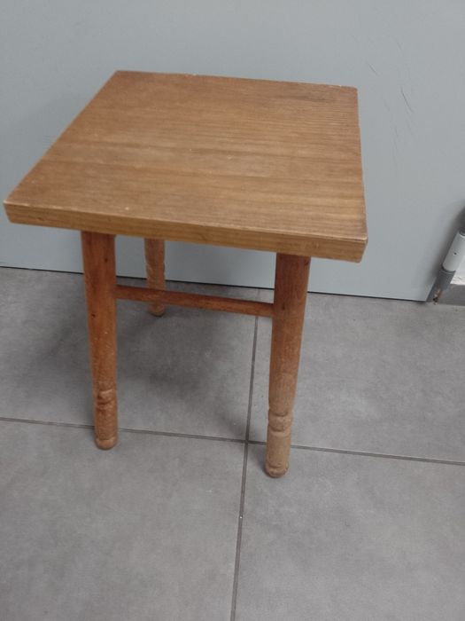 Sprzedam drewniane  taborety siedzisko 29.5 x 29.5 cm