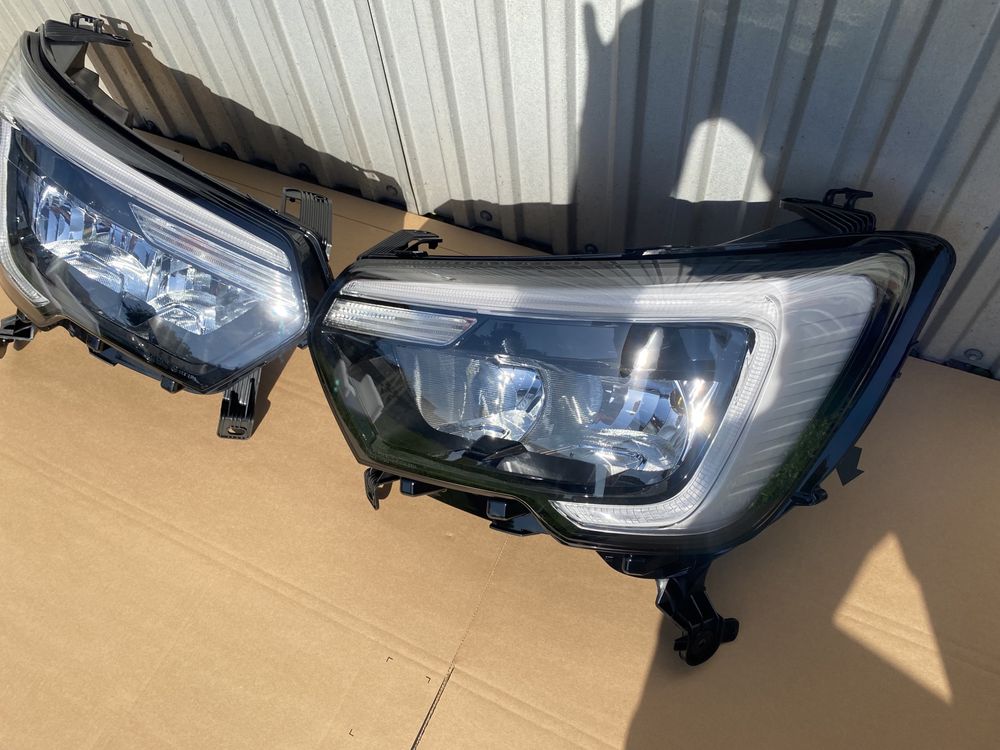 RENAULT MASTER IV lampa przednia reflektor przód