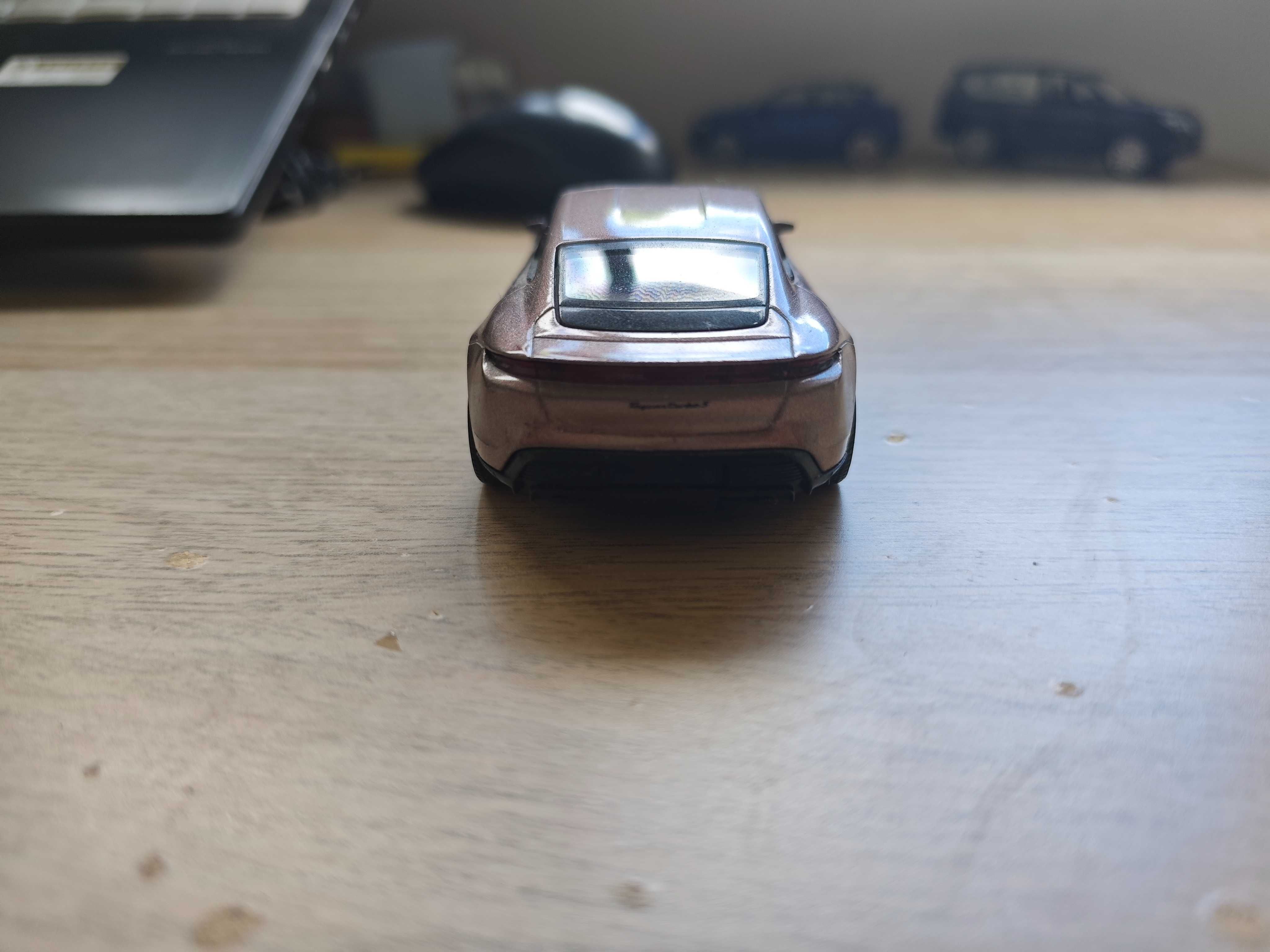 Miniatura Porsche Taycan