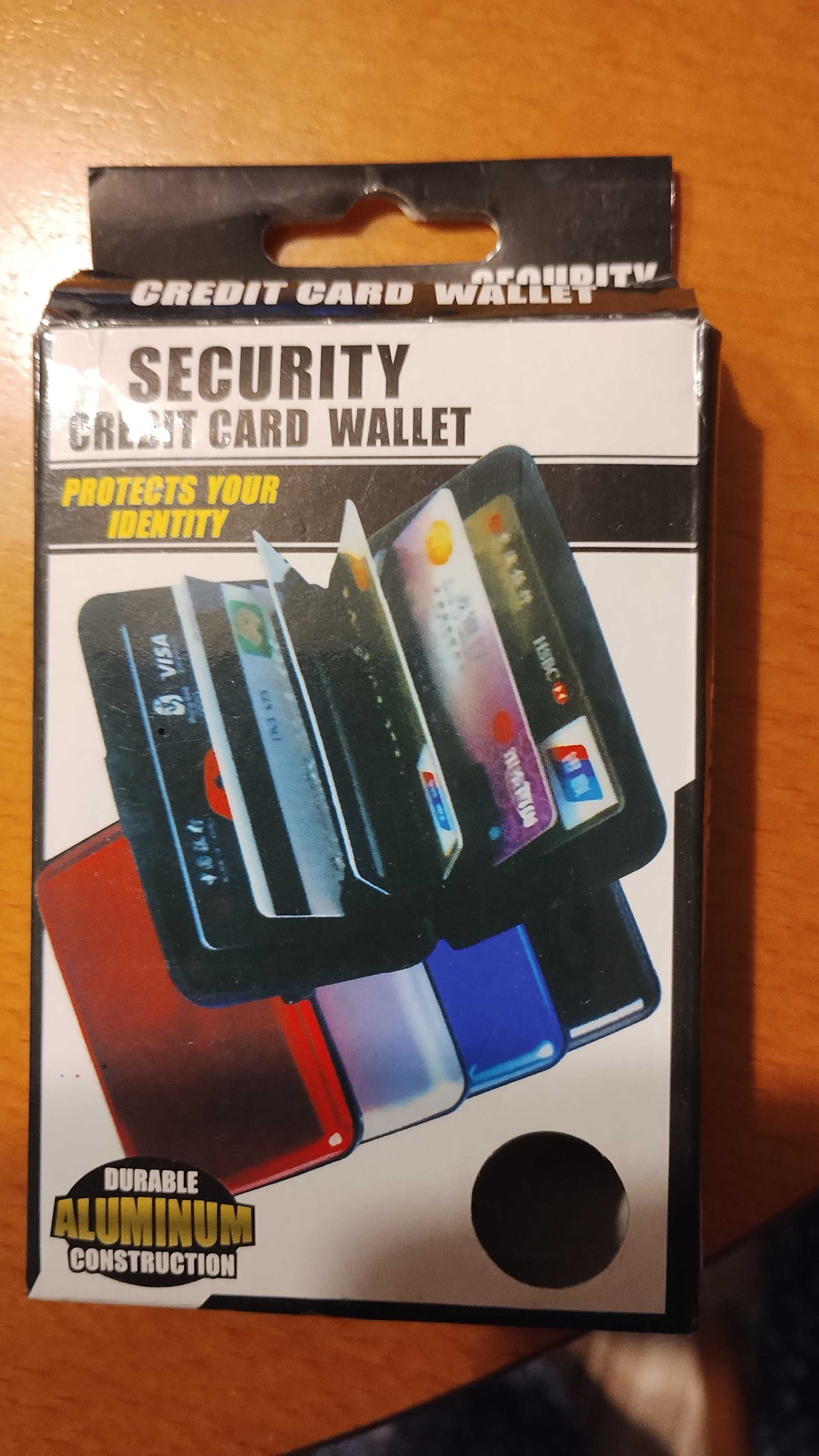 •	Portfel na karty kredytowe - blokuje skanowanie RFID