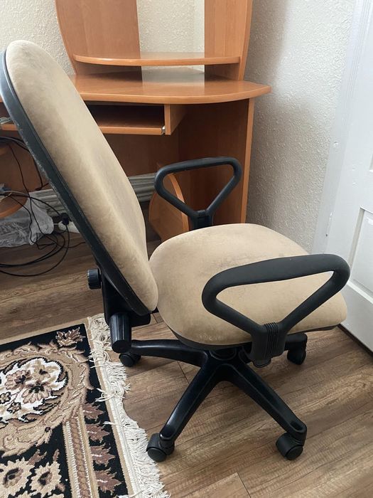 Продаю комп'ютерне крісло