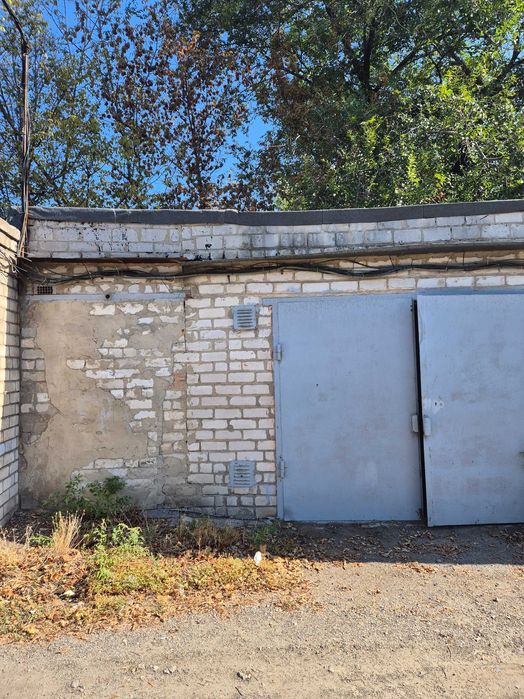 Продам великий  (6 м*6 м) та сухий капітальний гараж від власника