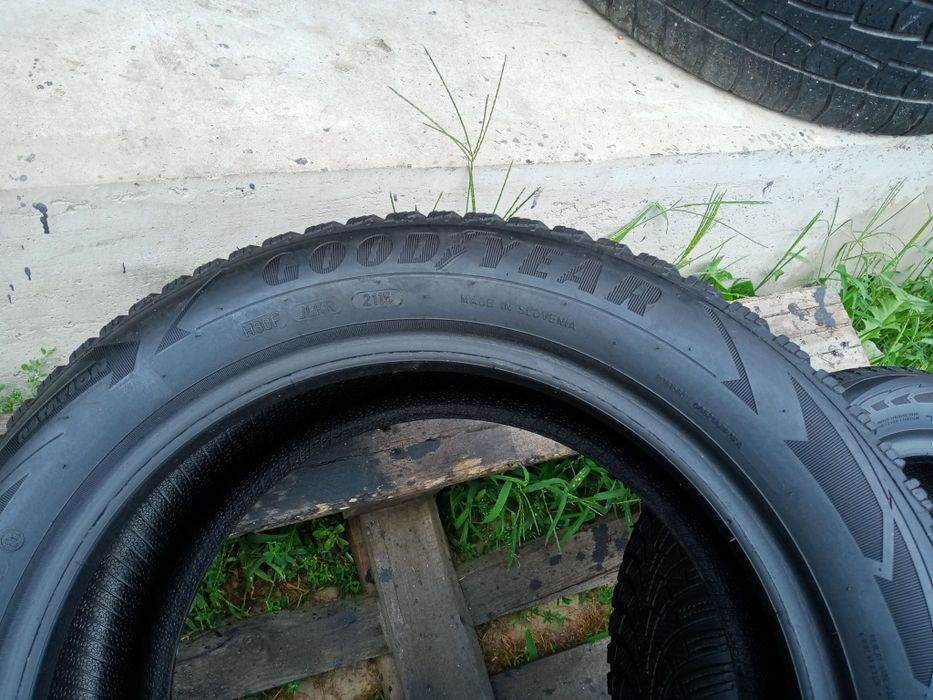 205 55 r16 Good Year UltraGrip 9