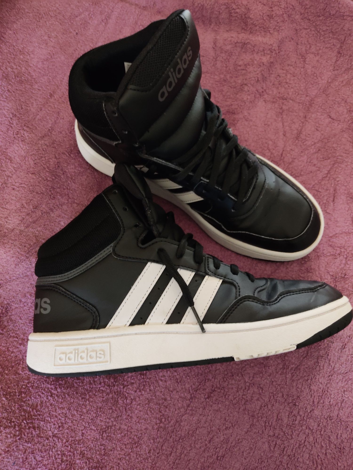 Sapatilhas adidas usadas