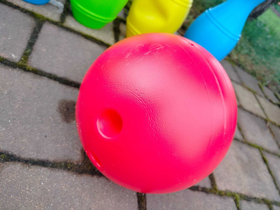 Kręgle (duże ) 30 cm . Zestaw z dwiema kulami.