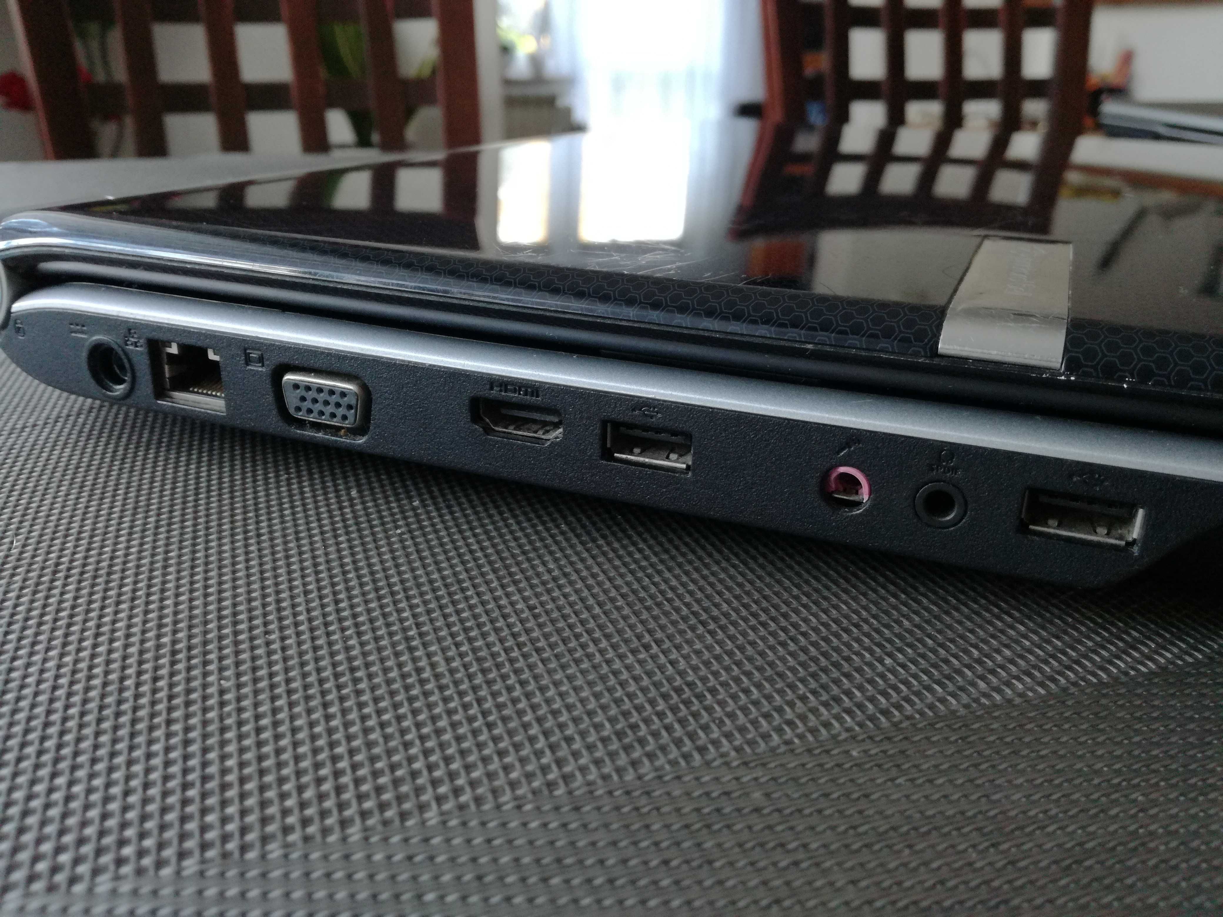 Packard Bell EasyNote LJ75. Windows 11, 17,3", i3, 4GB RAM, bateria OK