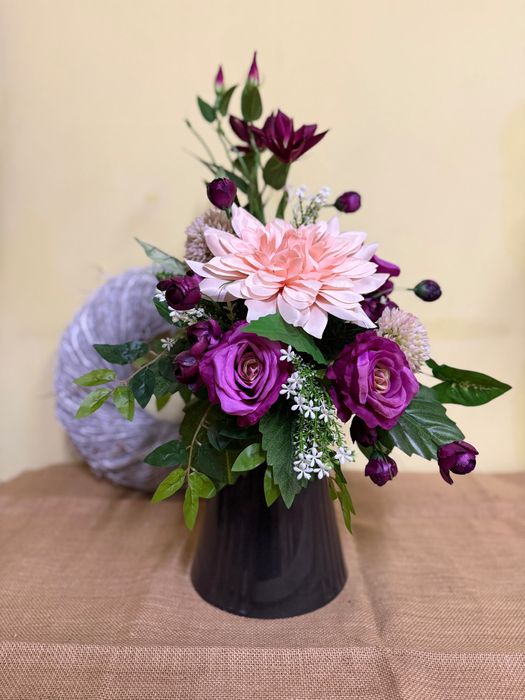 Ręcznie robiony stroik ze sztucznych kwiatów AMARANT