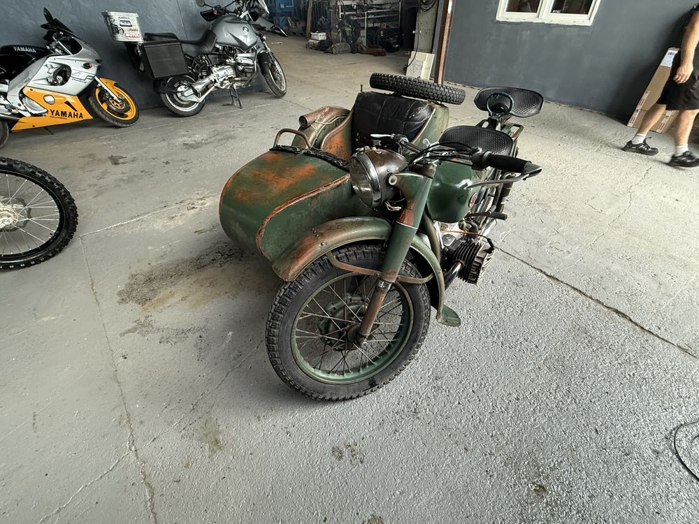 M72 z 1958 roku – klasyczny radziecki motocykl z wózkiem bocznym