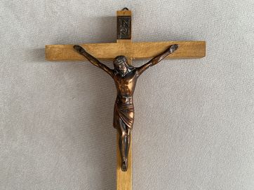 Krzyż drewniany wys . 27 cm