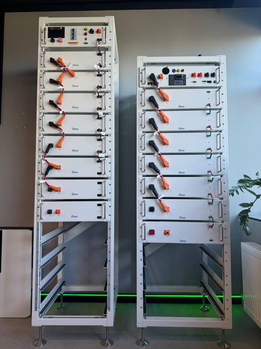 Deye Інвертори акумуляторні батареї, сонячні панелі