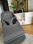 Leżaczek bujaczek Babybjorn Bliss Woven Antracyt (super stan))