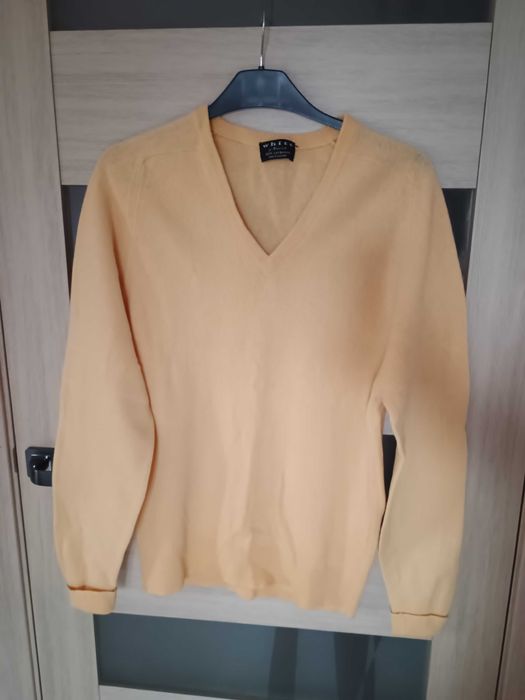 Жовтий пуловер вовна на розмір 46-48