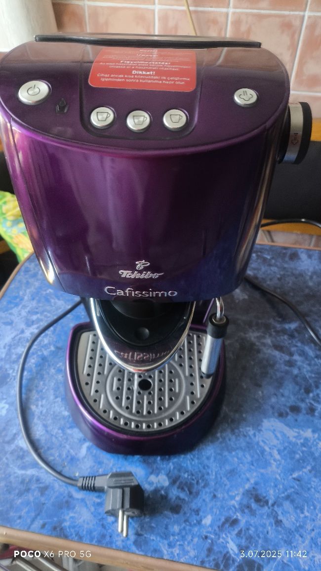 Express ciśnieniowy kapsułowy Tchibo Cafissimo że spieniaczem mleka