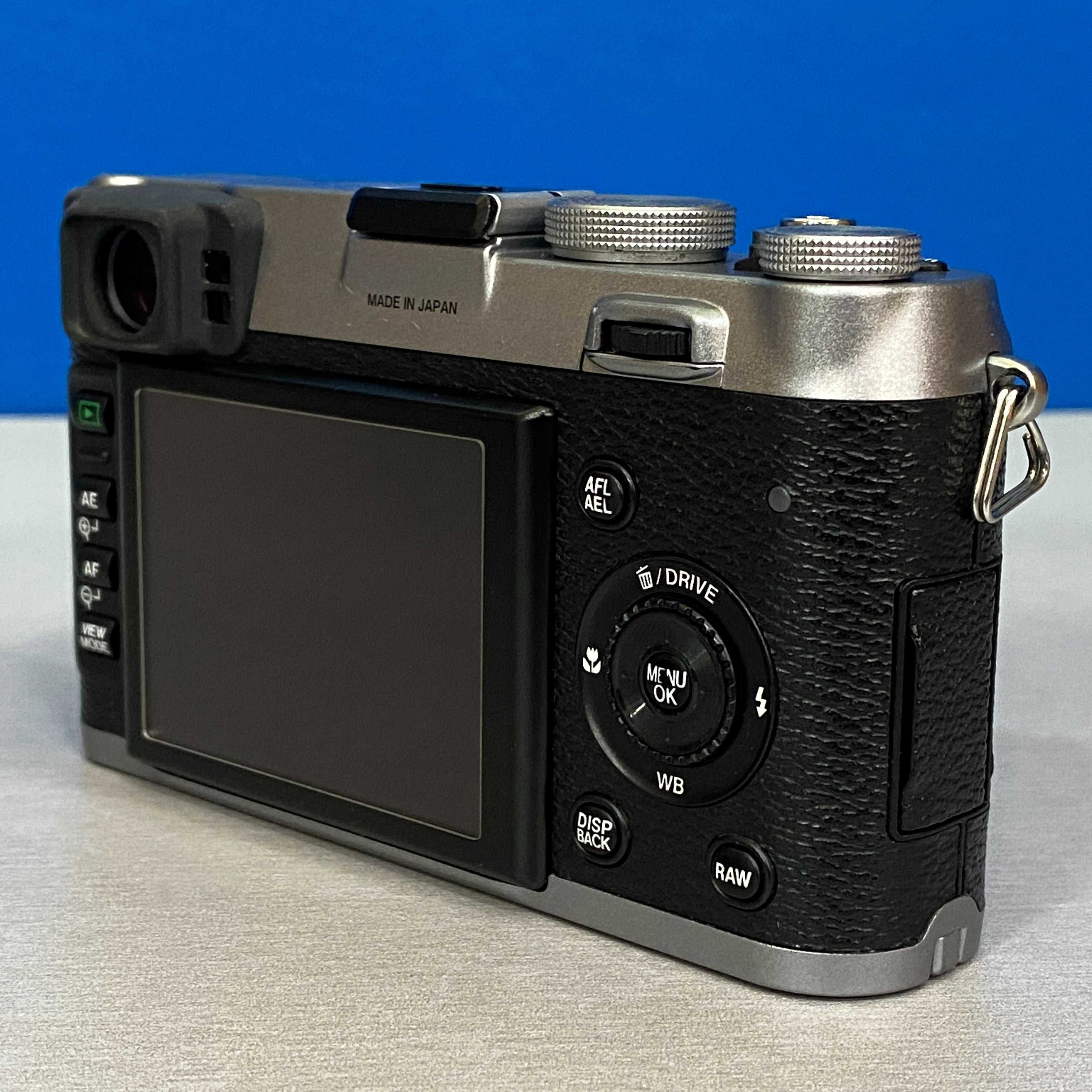 Fujifilm FinePix X100 (12.3MP)