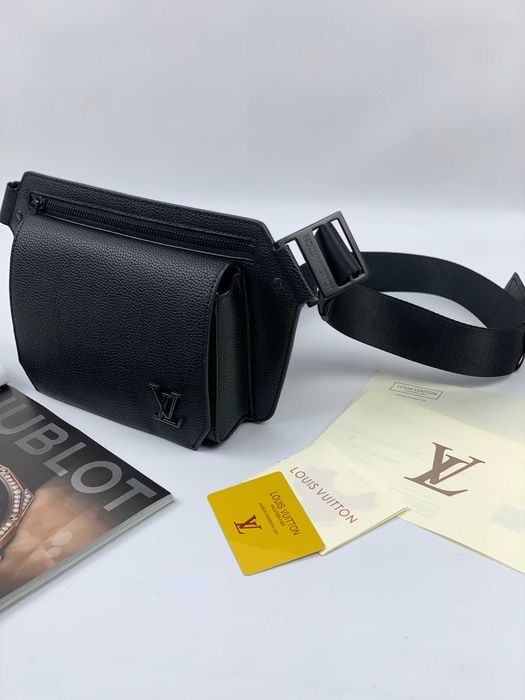 Черная бананка Louis Vuitton плечевая сумка LV слинг Луи Виттон c743