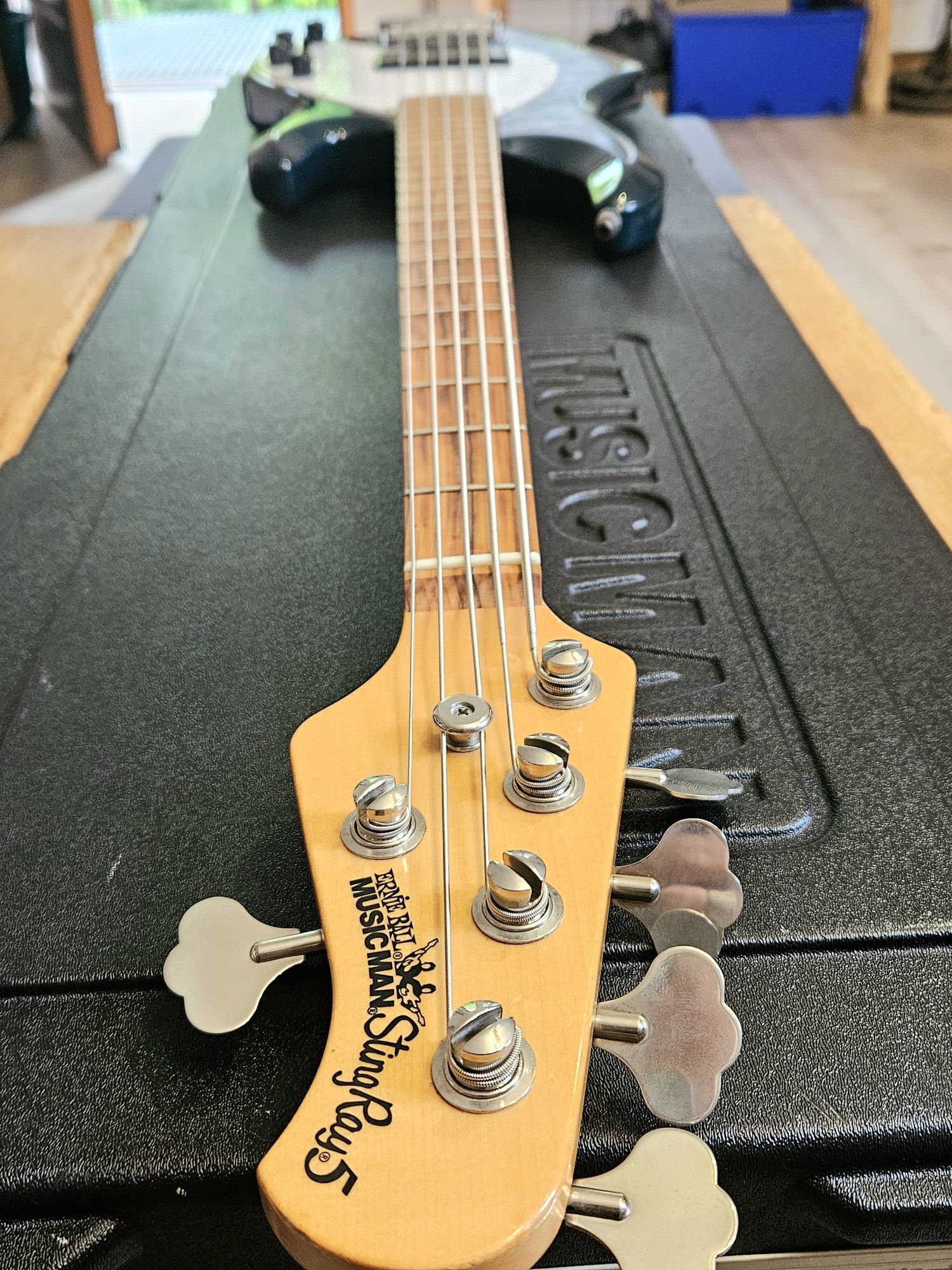 Gitara basowa Music Man Sting Ray 5