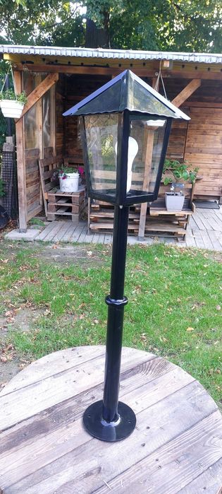 Lampy stojące metaloplastyka.