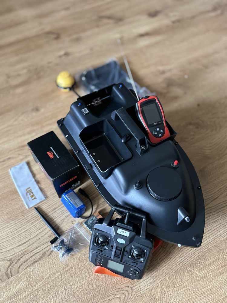 Łódka zanętowa v18 GPS Echosonda LUCKY
