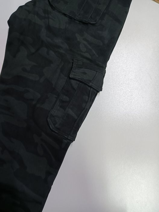 Bojówki ocieplane ciemne moro. Pas 98-100 cm