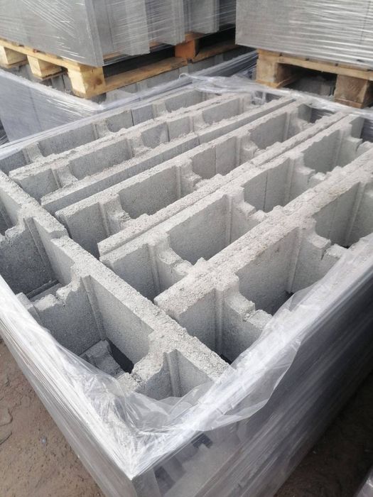 Блок незнімної опалубки  несъемной  опалубки на складі