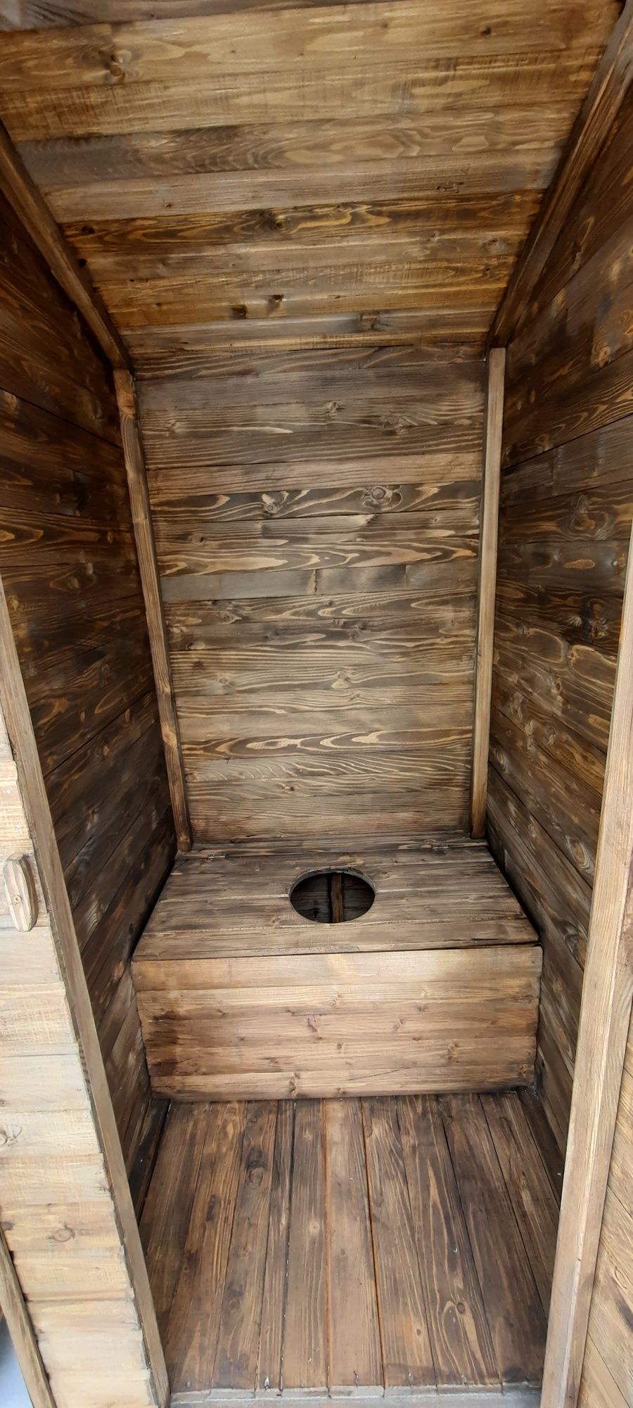 Туалет дерев'яний, туалети для дачі, дачний туалет.