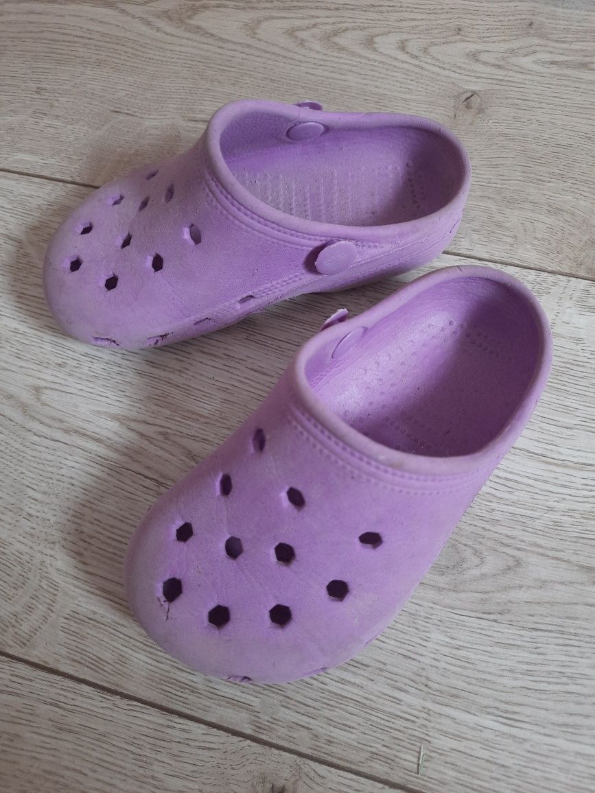 Liliowe crocsy 24