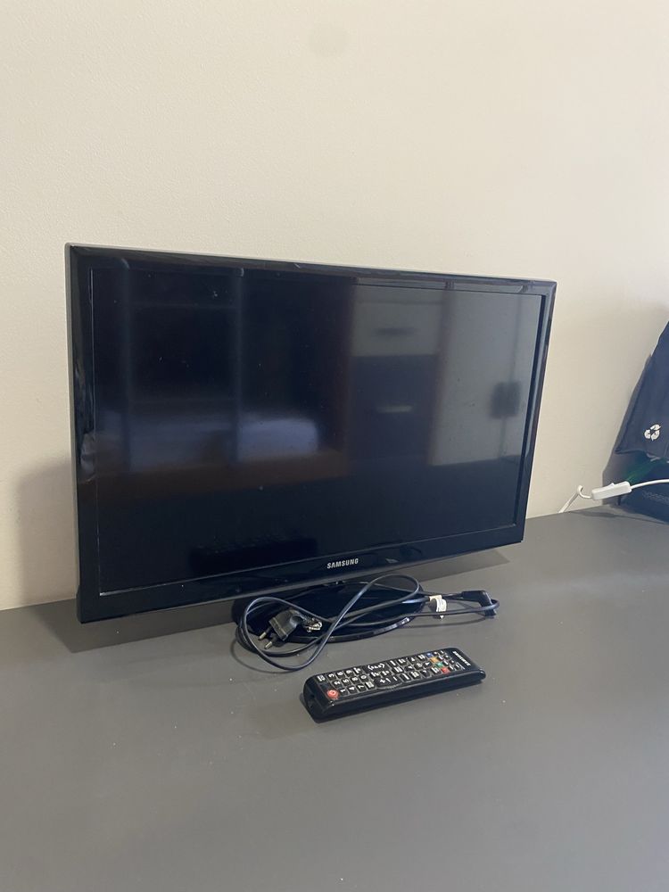 Monitor Samsung T24D310EW 59,9 cm (23.6") HD Preto 250 cd/m²