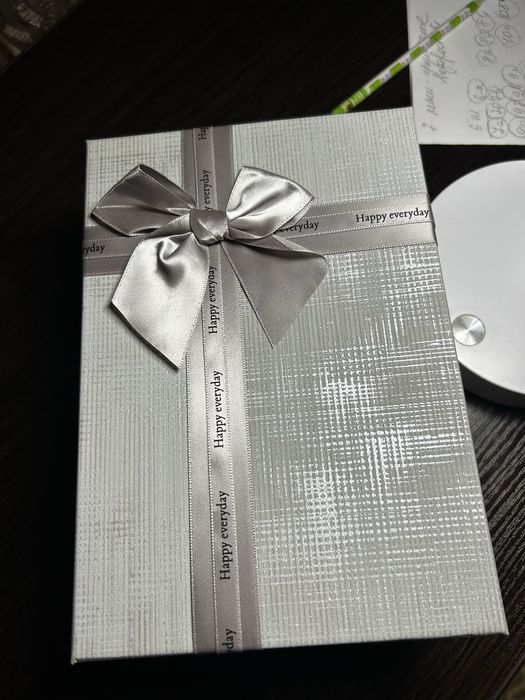 Подарункова коробка.