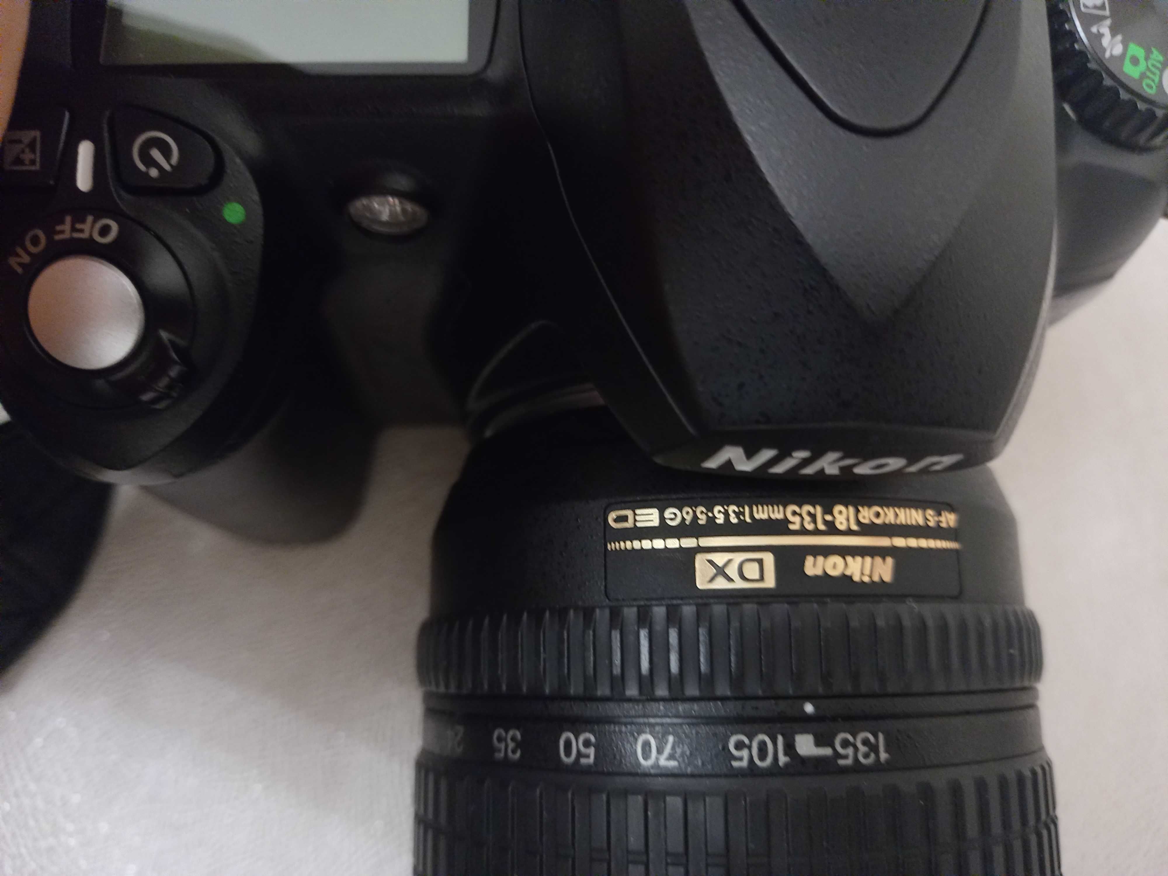 Aparat Nikon D50 z obiektywami i torbami