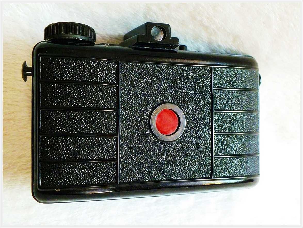 POUVA START Czarny aparat bakelitowy z lat 50-60-tych +Futerał