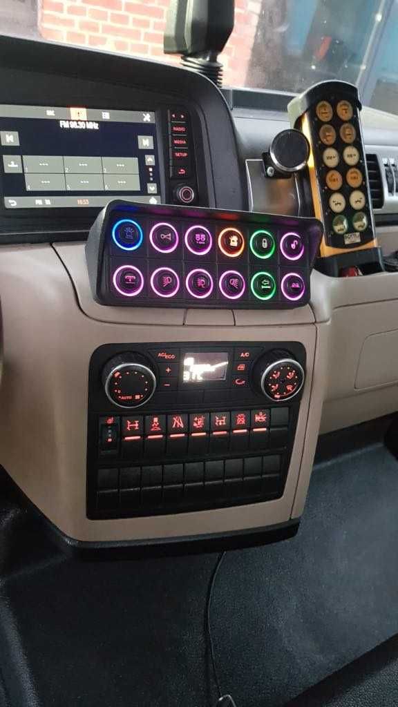 MAN 12.220 Hydrauliczna platforma, widelec oraz hydrauliczna wciągarka