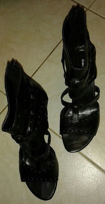 Czarne Sandały Na Małym Obcasie Rozm. 40 Z Ćwiekami - Zapraszam ;-)