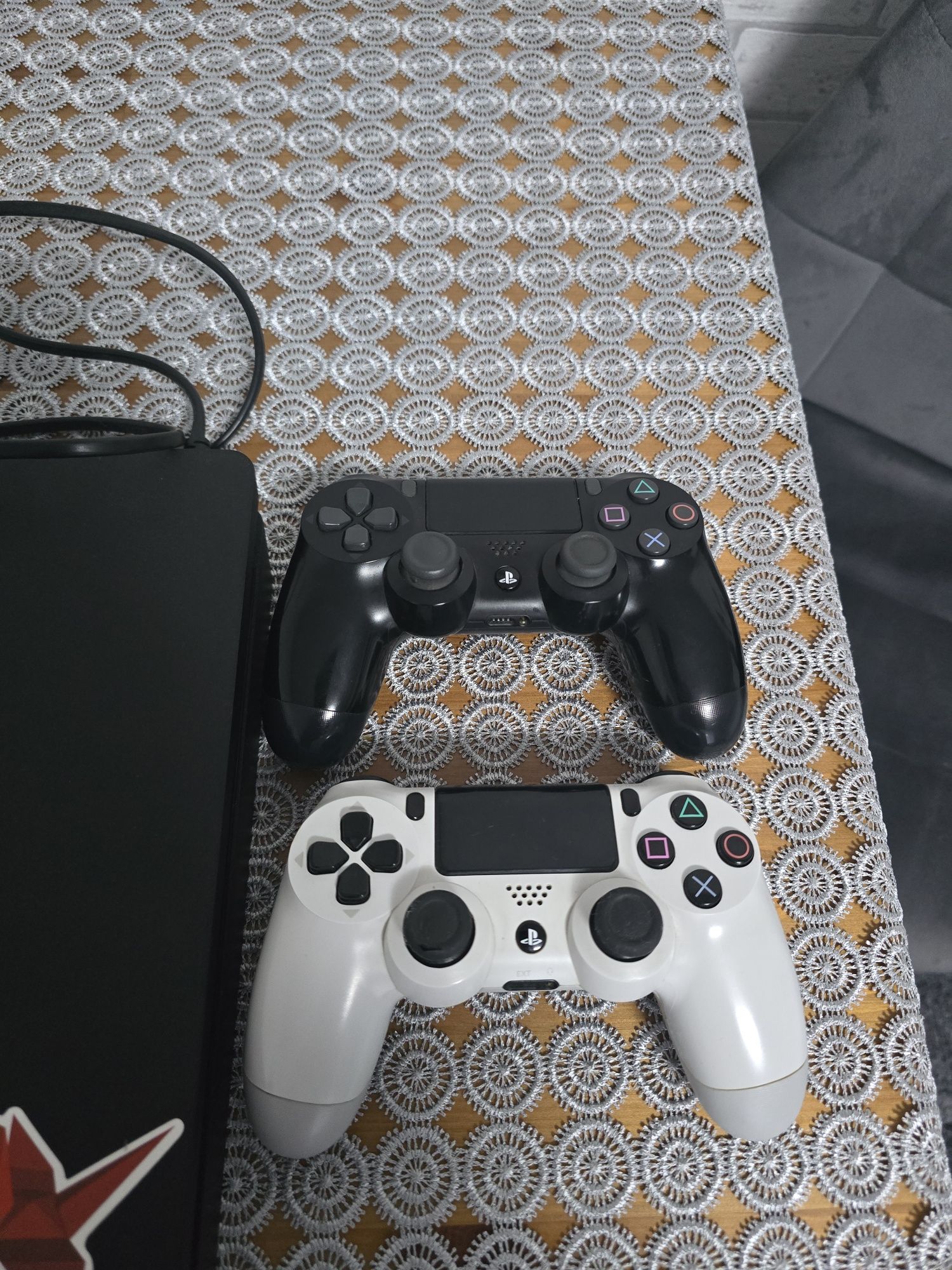 Konsola PS4 slim 1TB
