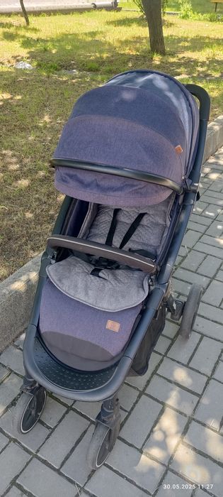 Прогулянковий візок Babyzz B100