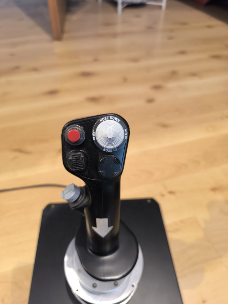 Joystick A-10 warthog thrustmaster
