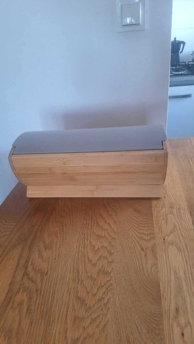 nowoczesny chlebak owalny drewniany Linia COSMIC