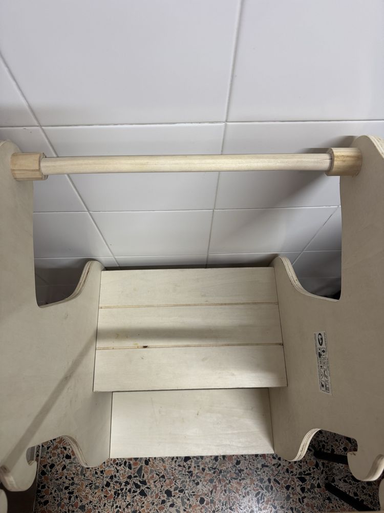 Torre de aprendizagem montessori