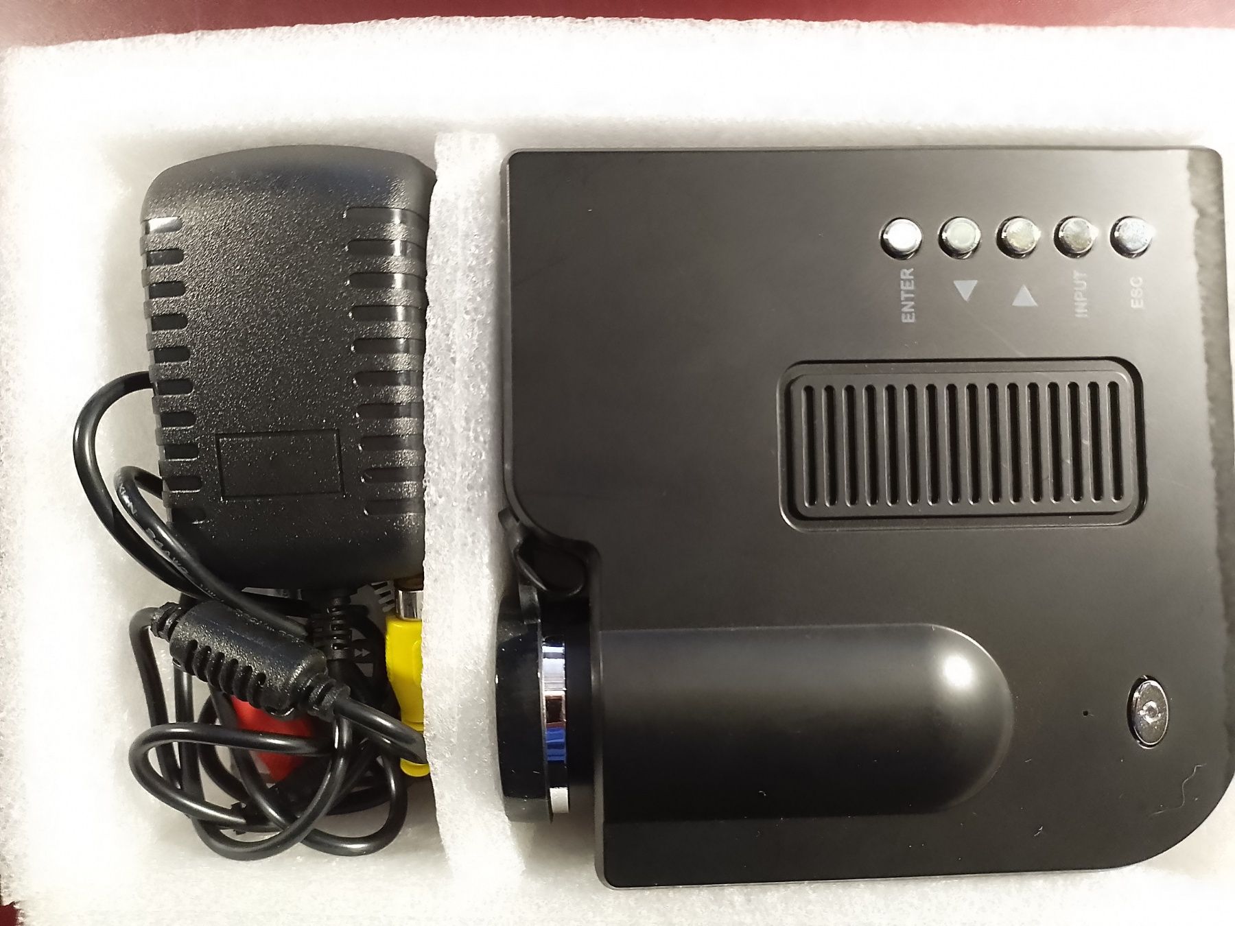 Проектор Led Projector UC28