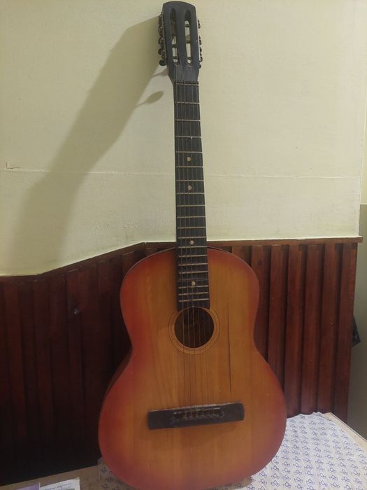 Продам гітару в доброму стані