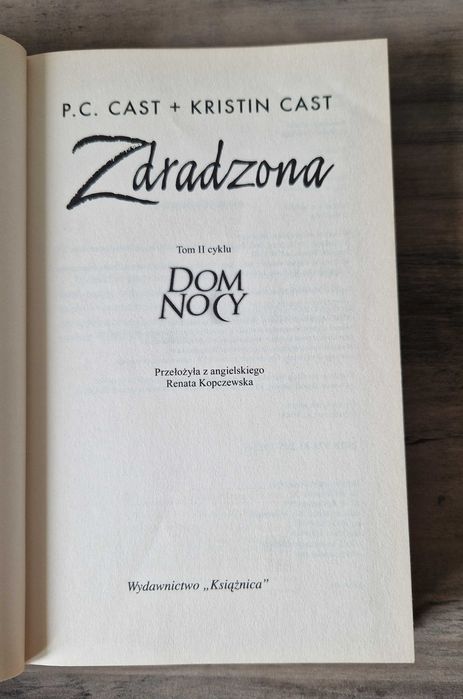 Zdradzona P.C. Cast + Kristin Cast Oprawa twarda