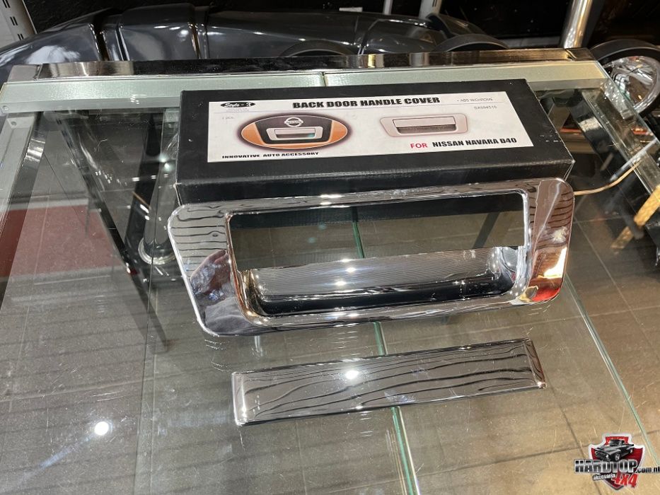 Nakładka, Oprawa Uchwytu Klamki Klapy NISSAN NAVARA D40