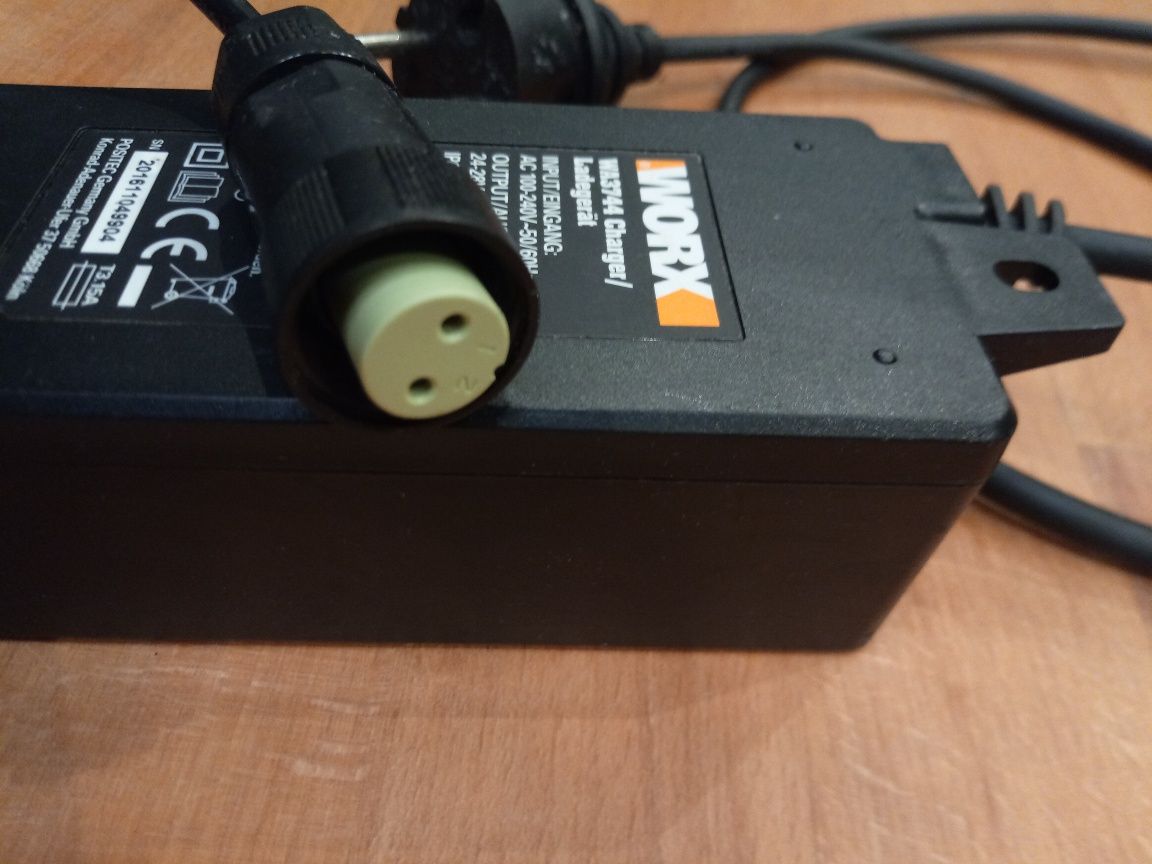 Ładowarka do robota koszącego WORX WA3744. 60W 1500mA zasilacz WORX