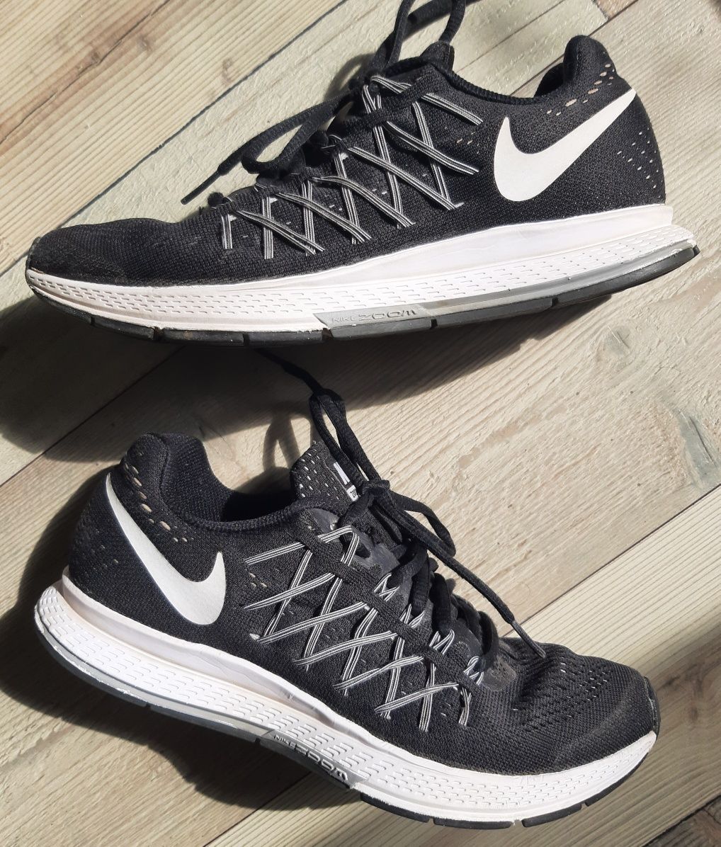 Кросівки NIKE (р.37,5)