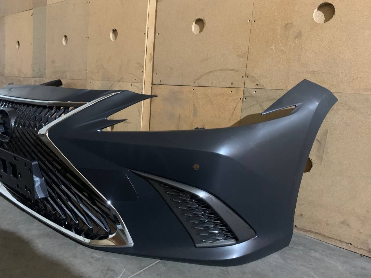 Передний бампер в сборе Lexus ES 2019 2020