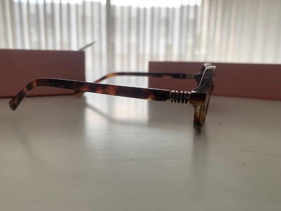Miu Miu- oculos de sol