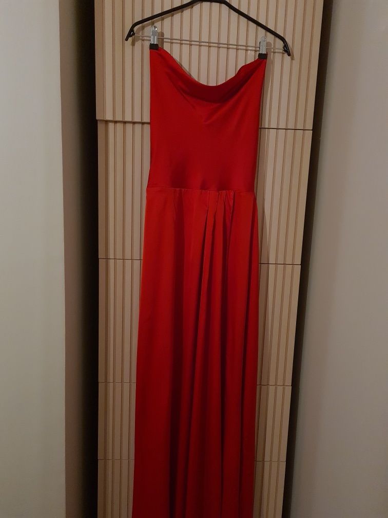 Czerwona satynowa maxi sukienka Model Ava Kulunove