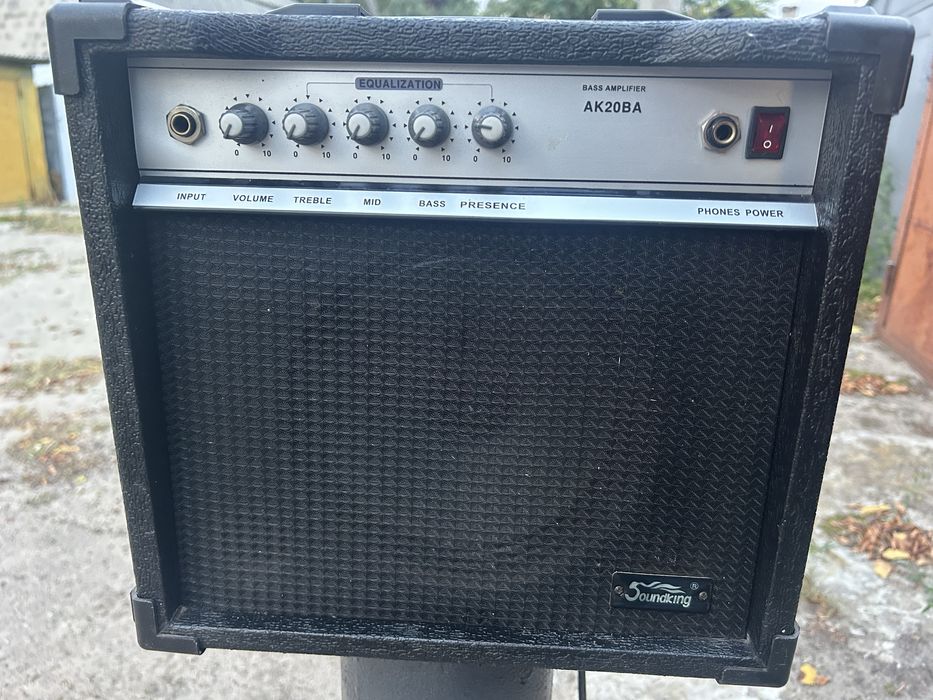 Комбопідсилювач для електрогітари SoundKing  AK20BA