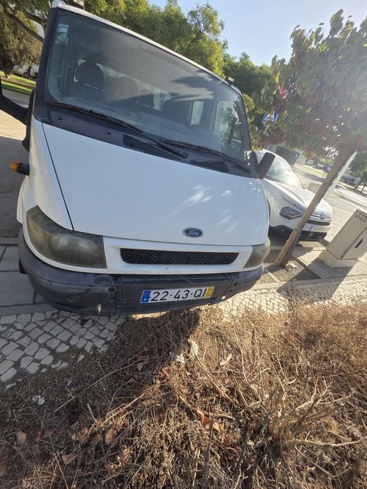 Camião ligeiro cabine dupla e caixa aberta