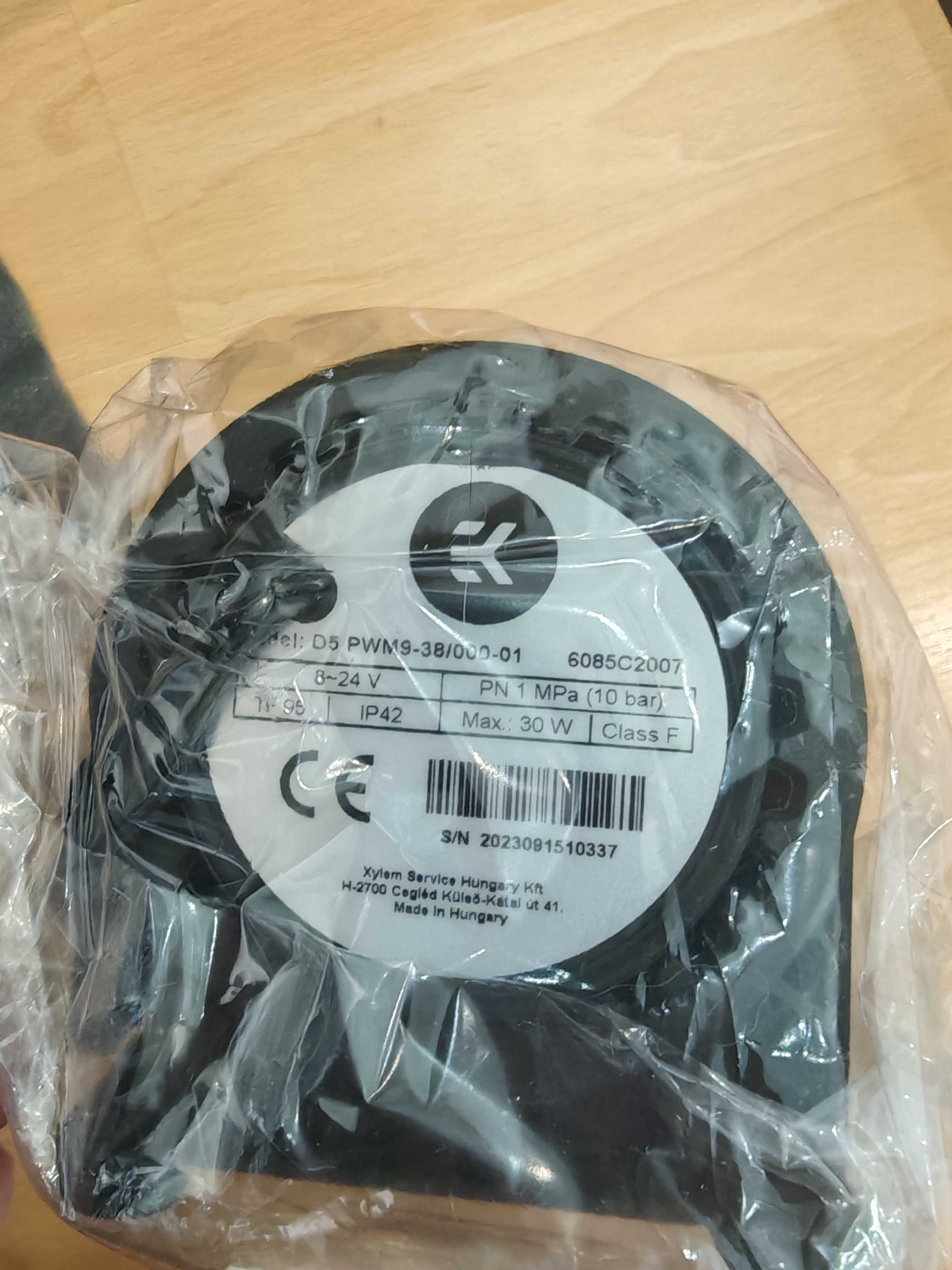 Помпа з резервуаром EK-Quantum Kinetic TBE 200 D5 PWM D-RGB для ПК