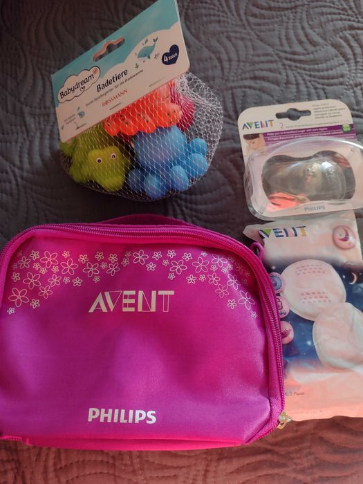 Avent Philips silikonowe osłonki piersi kosmetyczka zabawki gratis koc